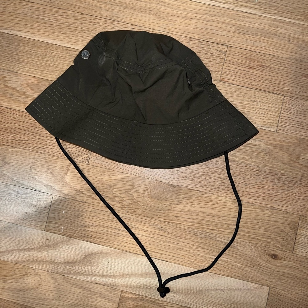 Bucket hat